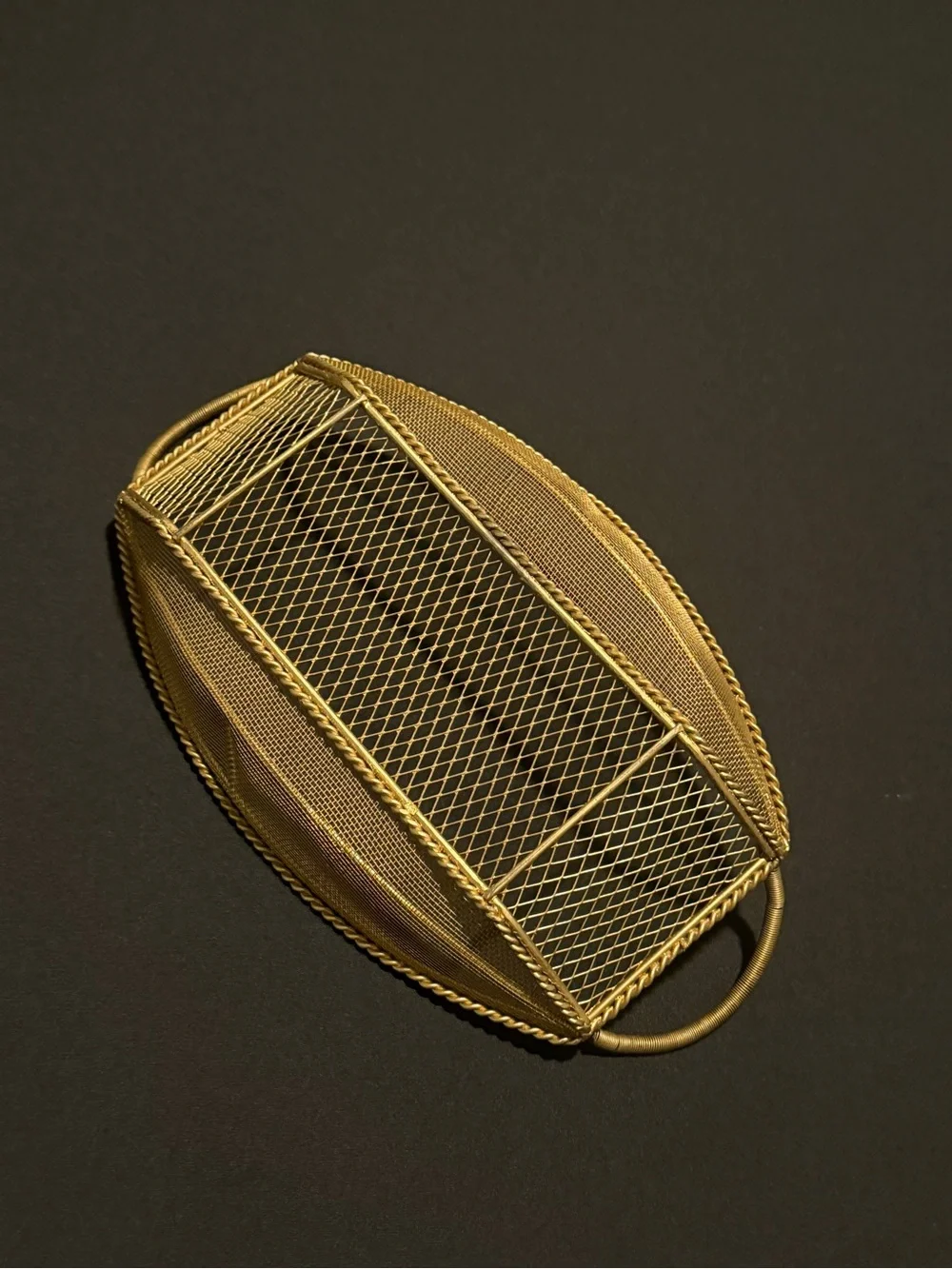 N/A elegant gold